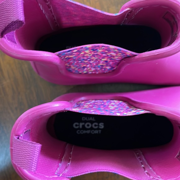 Crocs Chelsea boots (sz 6) - Picture 6 of 7